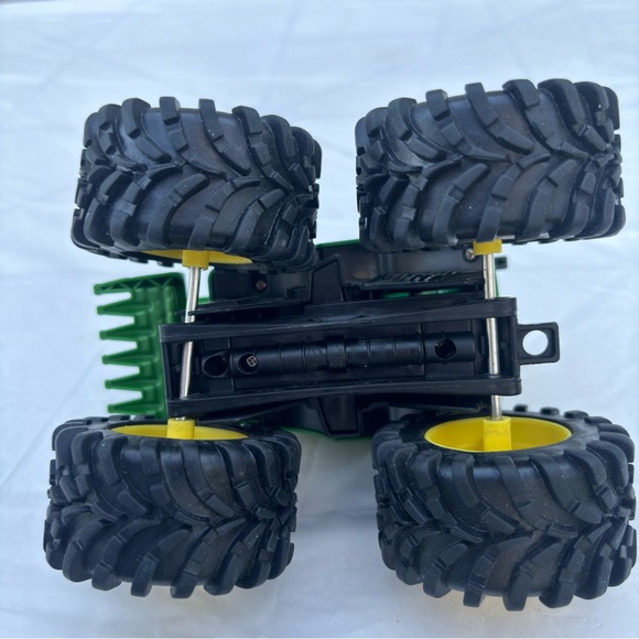 John Deere Combine Toy Farming Vehicle - Picture 6 of 6